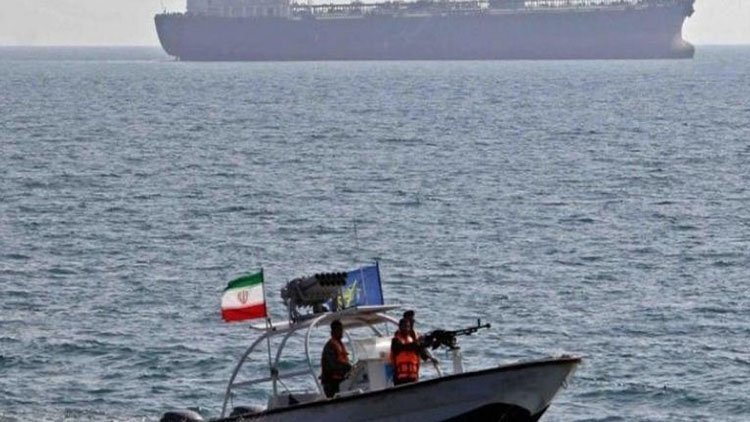 İran, Basra Körfezi'nde 2 tankere el koydu