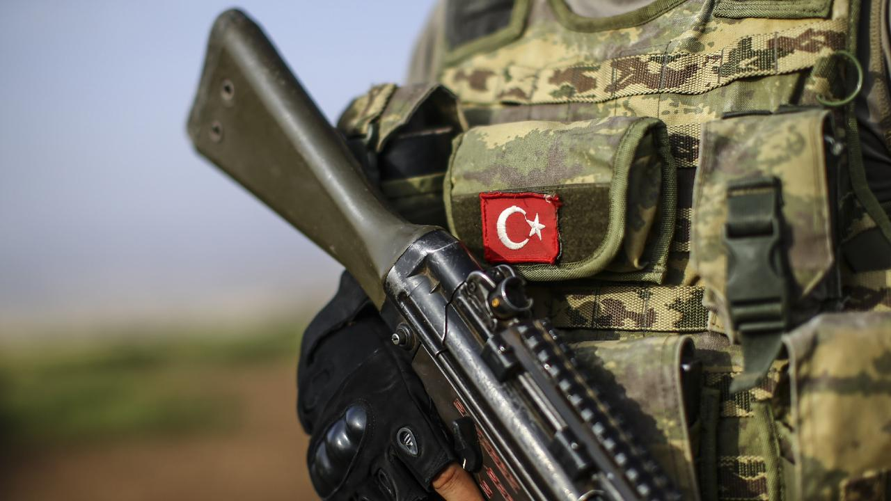 Sınırda şiddetli çatışma: 6 asker ve 2 korucu hayatını kaybetti