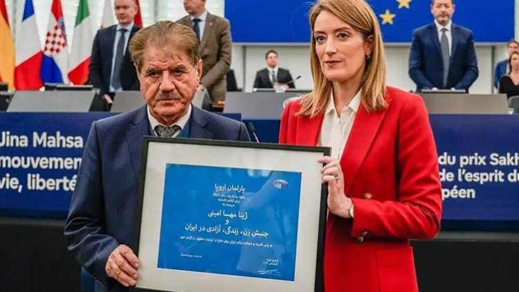 İran, Jina Emini'ye verilen Sakharov Öldülü'ne el koydu