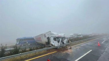 Urfa'da yolcu otobüsü ile 2 TIR çarpıştı: Ölü ve yaralılar var