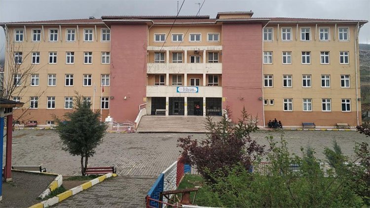 Türk Eğitim Sistemi ve Laz Bir Öğretmenin İbretlik İtirafı...