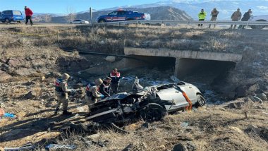 Erzurum'da feci kaza! Otomobil şarampole uçtu, 3 kişi öldü