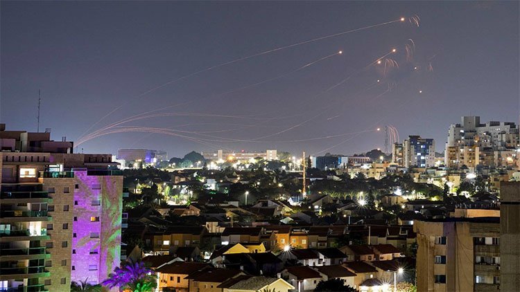 Hamas, Tel Aviv’i füzelerle hedef aldı