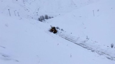 Dört kentte etkili olan kar yağışı 1277 yerleşim birimine ulaşımı engelledi