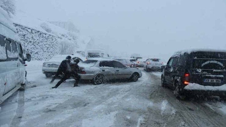24 il için kuvvetli sağanak ve kar yağışı uyarısı