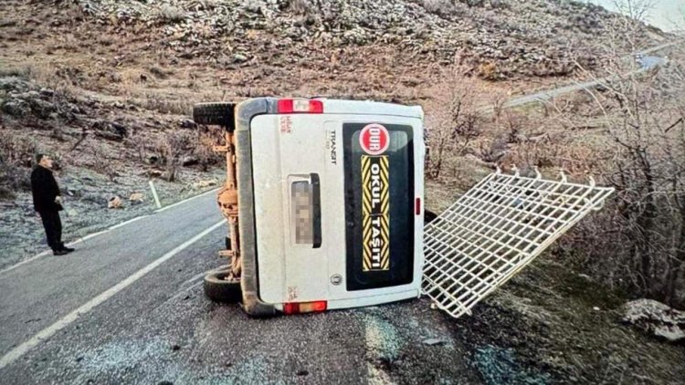 Siirt'te işçi minibüsü devrildi: 11 yaralı
