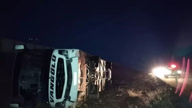 Kırşehir'de yolcu otobüsü devrildi: 15 yaralı