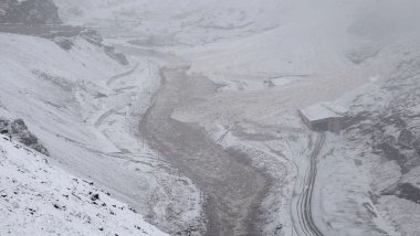 Hakkari-Çukurca kara yolu çığ nedeniyle kapandı