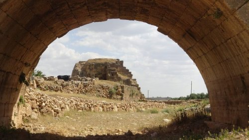 Kuzey Kürdistan'daki 1400 yıllık galeri mezar ilk defa ziyaretçilere açıldı